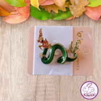 ราคา กลัดอก 2 นิ้ว เข็มกลัดพญานาคสีเขียว มรกต เข็มกลัดเสื้อ (19665820228)