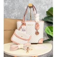 ราคา กระเป๋าถือหรือสะพาย Michael Michael Kors พร้อมกล่อง (20938223065)