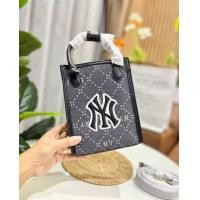 ราคา กระเป๋าใส่โทรศัพท์ mlb ทรงโฟน รุ่นใหม่ (20594605313)