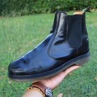 ราคา ส่งฟรี 9Us 27cm 42 5eu DR MARTENS BLACK BOOTS รองเท้าชายบู๊ทหนังสีดำ Chelsea Boots คลาสสิก Pre owned Authentic (20892564098)