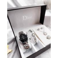 ราคา Set นาฬิกา เครื่องประดับดิออร์ ชุดนาฬิกาสแตนเลส มาพร้อมกำไล สร้อย ต่างหู และแหวน โรเดี้ยมชุบอย่างดี บรรจุในกล่อง (20608386224)