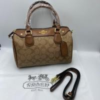 ราคา พร้อมส่ง กระเป๋าสะพายผญ กระเป๋าโค้ช กระเป๋าถือผู้หญิงโค้ช ทรงหมอน มีหู กระเป๋าสะพายข้างโคชกระเป๋าผญ กระเป๋าสะพายไหล่ ขนาด 10 นิ้ว (17467586338)