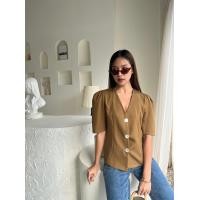 ราคา ป้าย Alot เสื้อทรงคอวี ผ้าดี นุ่ม มีน้ำหนัก ใส่สบายไม่ร้อน กระดุมสีเปลือกหอยเงาๆ แขนตุ๊กตานิดๆ (20643415091)