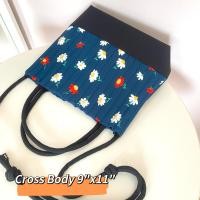 ราคา PT กระเป๋าพลีท Daisy พื้นหลังสีเขียวขี้ม้าอมน้ำเงิน (14175709412)