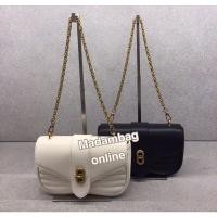 ราคา Charles Keith Aubrielle Chain Panelled Crossbody Bag กระเป๋าสายสะพายข้าง (16327295841)