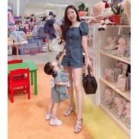 ราคา จั๊มสูทยีนส์ขาสั้น คอเหลี่ยม กระดุมซิปด้านหน้า กระเป๋าหน้า หลัง (16731624162)