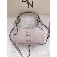 ราคา พร้อมส่งกระเป๋าทรง HOBO LYN AMOUR คอลเลคชั่นใหม่ล่าสุด พร้อมหูจับเเเละสายสะพาย (20499293953)