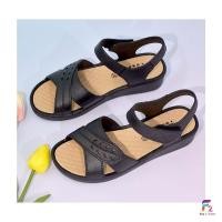 ราคา F2 พร้อมส่ง รองเท้ารัดส้น แต่งฉลุลายใบไม้ ส้นหนา ยาง PVC (18292140586)