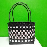 ราคา กระเป๋าสานเส้นพลาสติก ตะกร้าสานพลาสติกใบเล็กราคาถูก ตะกร้าแฮนเมด กระเป๋าสานน่ารัก ฟรุ้งฟริ้ง ขนาด 11 20 18cm (20545741922)