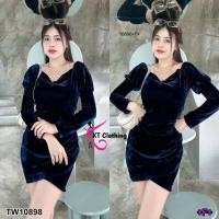 ราคา Dress เดรสกำมะหยี่จีบเว้าอก แขนยาว แต่งชายกระโปรงไขว้ ซิปหลัง ผ้ากำมะหยี่สีพื้นสวยหรูดูดีมาก AP10898 (16476453264)