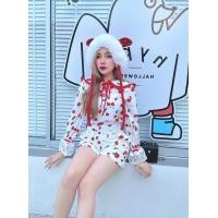 ราคา ชุดเซต2ชิ้นเสื้อกับกางเกงสีขาวลายดอกกุหลาบแดงS 4XL (21173261313)