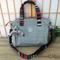 ราคา กระเป๋าสะพาย KIPLING AMIEL K15371 งานแบรนด์แท้ มาพร้อมพวงกุญเเจที่เป็นเอกลักษณ์ของเเบรนด์ (461616861)