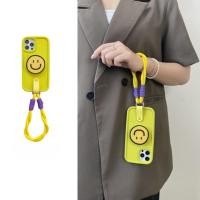 ราคา ins Smiley Face Holder กระเป๋าสะพายมือสำหรับ iphone13 เคสซิลิโคนสีเขียวมัสตาร์ดที่เรียบง่ายสำหรับ iphone14promax กระเป๋าสะพายสำหรับ iphone12pro ด้านข้างแขวนได้ 14promax Travel Anti Lost กระเป๋าสะพายสำ