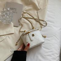 ราคา กระเป๋าใบเล็กลายดอกคามิเลีย INS กระเป๋าทรงสี่เหลี่ยมใบเล็กมินิสายโซ่ลายข้าวหลามตัดแมทช์ลุคง่ายแบบใหม่กระเป๋าสะพายไหล่สะพายข้างสไตล์เกาหลีสำหรับผู้หญิง (15633896449)