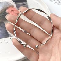 ราคา MOYENNE สร้อยข้อมือ หางปลามุก กำไลข้อมือ เกลียวบิด คุณภาพสูง แฟชั่น น่ารัก สไตล์สตรีท สองคู่จะดีกว่ากัน ของแท้100 (21178572315)