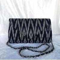 ราคา กระเป๋าผ้าไหมแท้ กระเป๋าสะพาย ปรับสายกระเป๋าได้ กระเป๋าตังค์ ลายไทย สีสวย เกรดพรีเมี่ยม NgamNate (17280403924)