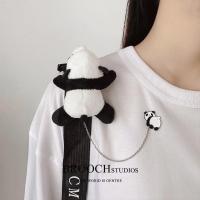 ราคา เข็มกลัด ติดเสื้อ มีตุ๊กตาน่ารัก ติดกระเป๋า เกร๋ๆ Brooch cute พร้อมสายห้อย สินค้าพร้อมส่ง (17825222265)