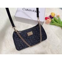 ราคา Calvin klein ของแท้ Outlet กระเป๋าแท้ ทรงพอช มีใบเล็ก สายยาวปรับได้ มี 3 สี กระเป๋าสะพาย กระเป๋าcalvin (19414589783)
