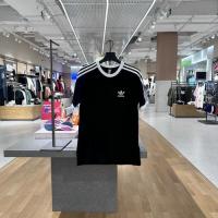 ราคา ส่งของ พร้อมส่ง ของแท้ 100 เสื้อยืดลําลอง แขนสั้น คอกลม พิมพ์ลาย Adida s Clover สีดํา และสีขาว สําหรับผู้ชาย และผู้หญิง IA4845 IA4846 (19692672493)