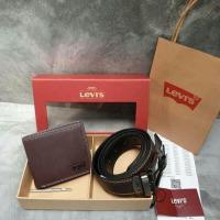 ราคา กระเป๋าสตางค์ เข็มขัด Levis กระเป๋าด้านหน้าปั๊มโลโก้แบรนด์ด้านในมีช่องใส่บัตร และมีช่องใส่ธนบัตร 2 ช่อง (1174288238)