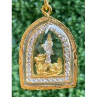 ราคา จี้เทพกวนอิม ใส่กรอบชุบทองไมครอน ประดับพลอย (8284602802)