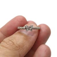 ราคา แหวน เงินแท้ 92 5 งานส่งออก ฝังพลอยเพทายแท้ 6 เม็ด เล่นไฟครับ หน้าแหวนกว้าง 6 มิล ตัวเรือนยิงทรายรอบวง หนัก 2 3 กรัม เคลือบทองคำขาวแล้วครับ ใส่ไม่ดำ และไม่ซ้ำใครครับ (17179324766)