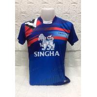 ราคา เสื้อกีฬา TWENTY เสื้อกีฬาสีน้ำเงิน ด้านหน้าสกรีนสิงห์สีขาว แขนสั้น คอกลม พิมพ์ลีเมนชั่น ลายใหม่ล่าสุด สวยสุดๆ ใส่สบาย (8402878140)