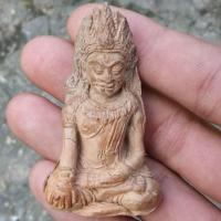 ราคา พระสิกขี นางจามเทวี หลังพระรอด เนื้อดินเผา (12757173803)