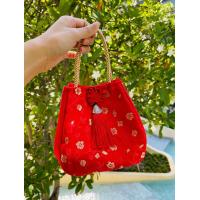 ราคา ถุงใส่ส้มผ้ากำมะหยี่ ลายมงคลจีน ถุงใส่ส้มสีแดง ทรงกระเป๋าถือ สี่เหลี่ยม เชือกสีทอง สีมงคลจีนพร้อมลายมงคลจีน กระเป๋าสีแดงใส่ส้ม (21309452664)