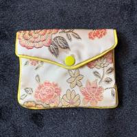 ราคา กระเป๋าใส่เครื่องประดับ ผ้าไหมจีนลายดอกไม้ กระเป๋าใส่สร้อย กระเป๋าใส่ทอง ถุงเครื่องประดับ ของชำร่วย ของขวัญปีใหม่ (10011630380)