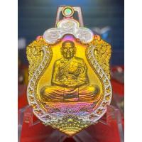 ราคา NO 1670 หลวงพ่อพัฒน์ วัดห้วยด้วน รุ่นสิงห์พยัคฆ์พันล้าน เนื้อปลอกลูกปืนผิวรุ้ง ลงยากนก NO 1670 รับประกันพระแท้ สนใจสอบถามแอดมินได้เลย (17332440853)