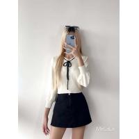 ราคา BW warisara มาแล้วแม่ แบบใหม่ล่าสุดของทางร้าน เสื้อไหมพรมคอวีแขนยาว ดีเทลน่ารักมีเชือกไขว้ ผูกโบว์ด้านหน้า เนื้อไหมพรหมพรีเมี่ยม (20898223056)