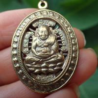 ราคา ลดทั้งร้าน หลวงปู่ทวด เหยียบน้ำทะเลจืด วัดพระมหาธาตุฯ นครศรีธรรมราช เหรียญรูปไข่ รุ่นเปิดโลกเศรษฐี ปี2558 เนื้อทองระฆัง (19310953485)