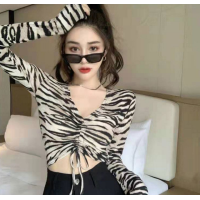 ราคา เสื้อเชิ้ต แขนยาว สลิมฟิต ลายม้าลาย ใส่น่ารักมาก เซ็กซี่นิดหน่อย เสื้อครอปแขนยาวคอวี (9980936187)