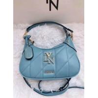 ราคา กระเป๋าสะพายข้าง lyn new คอลเล็คชั่นใหม่ ทรงhobo ชนช้อป รุ่น Amour (20364347307)