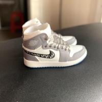 ราคา รุ่นที่ 1 นาฬิกาพิเศษ ผ้าไหมสีขาว สไปเดอร์แมน aj1 รองเท้านู้ด aj พวงกุญแจ รองเท้าบาสเก็ตบอล รุ่นรองเท้าสามมิติ (20697843407)