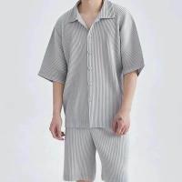 ราคา Issey Miyake Miyake เสื้อจีบเสื้อทรงหลวมฤดูร้อนแขนห้าส่วนลายทางแนวตั้งเสื้อผ้าผู้ชายสไตล์ญี่ปุ่นแขนสั้นวัยรุ่นเทรนด์เสื้อเชิ้ตมีลาย (20068700231)