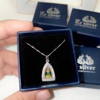 ราคา Kr silver สร้อยคอเงินแท้ เส้นจิ๋ว พร้อมจี้เงินแท้ พระแก้วมรกต (9059149169)