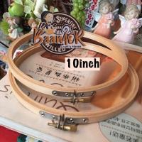 ราคา 10 1 pcs SDM2104 สะดึง สะดึงไม้ กลม สะดึงปักผ้า ขนาด เส้นผ่านศูนย์กลาง 10 นิ้ว จำนวน 1 ชิ้น 1 pcs Wooden Embroidery Hoop 10 (2543152306)