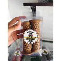 ราคา ปลอกแฮนด์ ลายข้าวหลามตัด 4 สี สำหรับมอเตอร์ไซค์ ปลอกมือ ปลอกแฮน เนื้อยางนิ่มปลอกแฮนด์มอไซค์ ปลอกแฮนรถมอไซ ปอกแฮน ปลอกแฮน (17240379730)