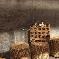 ราคา MAY Tide brand Chuan J Bao L with the same Christmas limited edition portable mens and womens bags kraft paper one shoulder travel big bag shopping bag (19020115604)