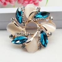 ราคา ต่างหูคริสตัลเข็มกลัดช่อดอกไม้ของผู้หญิงเข็มกลัดเพชรเต็มพวงมาลัยขนาดใหญ่สีแดงตาผ้าพันคอผ้าไหมหัวเข็มขัดแมว (20871797014)