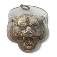 ราคา พร้อมส่ง ส่งฟรี เก็บเงินปลายทาง จี้ จี้พระหน้าเสือหลวงพ่อเปิ่น เหรียญหน้าเสือ เนื้ออัลปาก้ารมดำ เลี่ยมกรอบพลาสติก (14322868222)