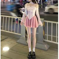 ราคา เสื้อทีเชิ้ตคล้องคอปาดไหล่สีเขียวเซตสองชิ้นกระโปรงสำหรับผู้หญิง INS เสื้อแขนยาวเปิดไหล่สไตล์ออริจินัลสาวแซ่บฮิตในฤดูร้อน (10623459050)