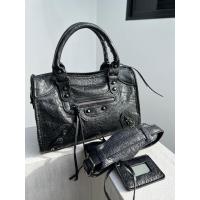 ราคา ส่งฟรี บาเลนเซียก้า บาลอง BL MIDIUM SIZE 11 inch หมุด กระเป๋าสะพายข้าง กระเป๋าถือ เกรดพรีเมียม แฟชั่น งานเนียบ ออกงาน สวย ขายดี ใช้ได้ทุกวัน hot (15605742471)