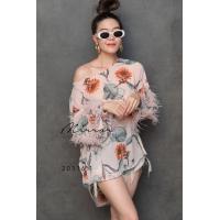 ราคา สินค้าขายดี เสื้อคอปาด ใส่ไหล่ตกนิดๆ ลายดอกไม้ลายละมุนละไมน่ารักมาก ช่วงแขนแต่งขนนกสีเดียวกันกันเสื้อด้วย (15817492298)