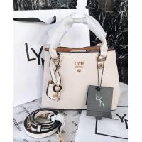 ราคา Lyn กระเป๋าสะพายข้าง Size 10 สินค้าOutle (17957666575)