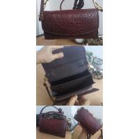 ราคา กระเป๋าสะพาย กระเป่าถือ กระเป๋าหนังจระเข้ สำหรับท่านสุภาพสตรี สีน้ำตาลแดง สะพาย หรือถือก็ได้เป็นหนังจระเข้แท้ (20833735526)