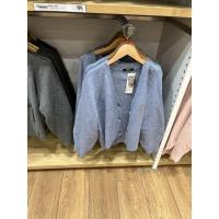 ราคา UNIQLO เสื้อกันหนาวถักกระดุมเสื้อแขนยาวเสื้อคาร์ดิแกนคอวีผู้หญิงเสื้อกันหนาวทรงหลวม451684สำหรับฤดูหนาว ใบไม้ร่วง (19700444082)