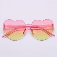 ราคา CHUAN ทันสมัยและทันสมัย สีลูกอมสี สีสันสดใส ที่บังแดด แว่นตากันแดดรูปหัวใจ แว่นกันแดดสำหรับงานเลี้ยง แว่นตารูปหัวใจ (20548917319)
